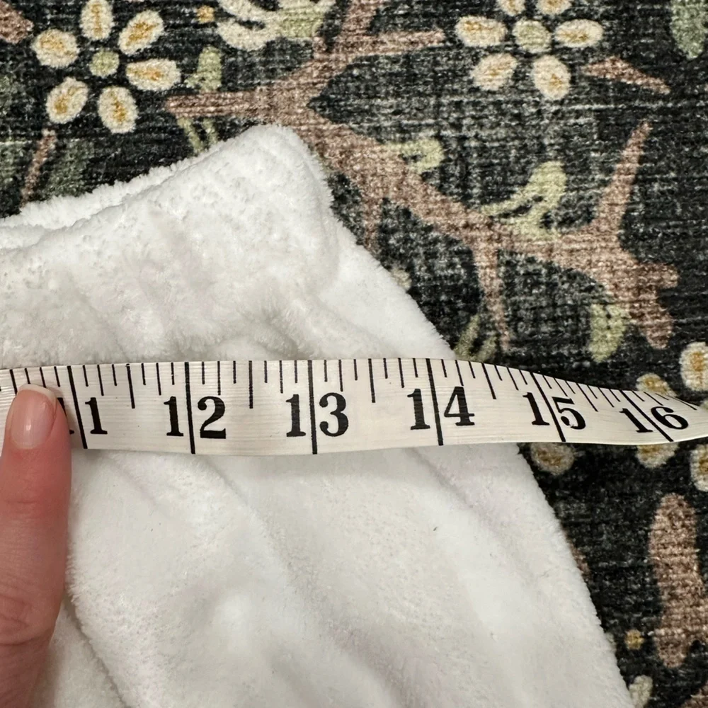 White Spa Velcro Cover Towel and Fuzzy Slippers Set NEW